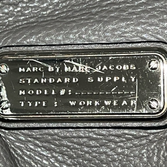Marc by Marc Jacobs dark gray purse .Comes with additional cheetah strap - Picture 3 of 3